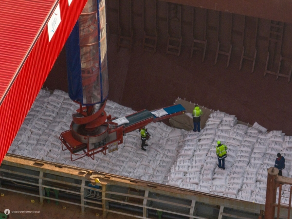 Port Gdańsk: trwa załadunek polskiego cukru-GospodarkaMorska.pl