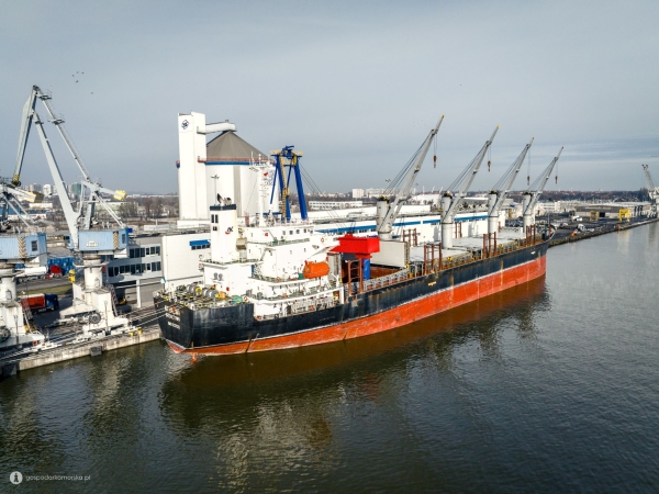 Port Gdańsk: trwa załadunek polskiego cukru-GospodarkaMorska.pl
