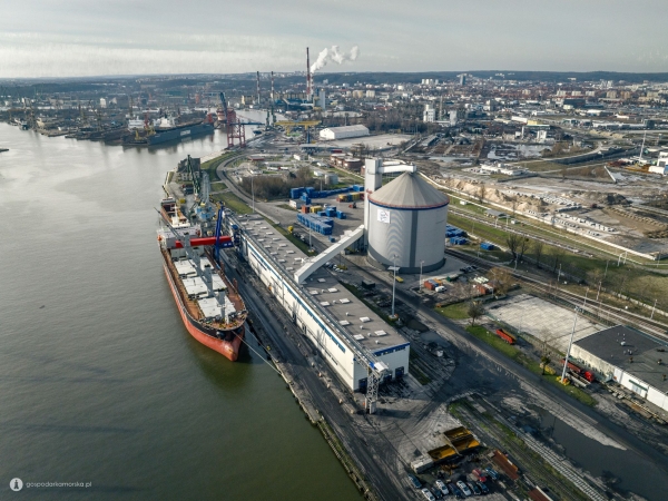 Port Gdańsk: trwa załadunek polskiego cukru-GospodarkaMorska.pl