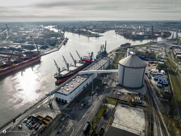 Port Gdańsk: trwa załadunek polskiego cukru-GospodarkaMorska.pl