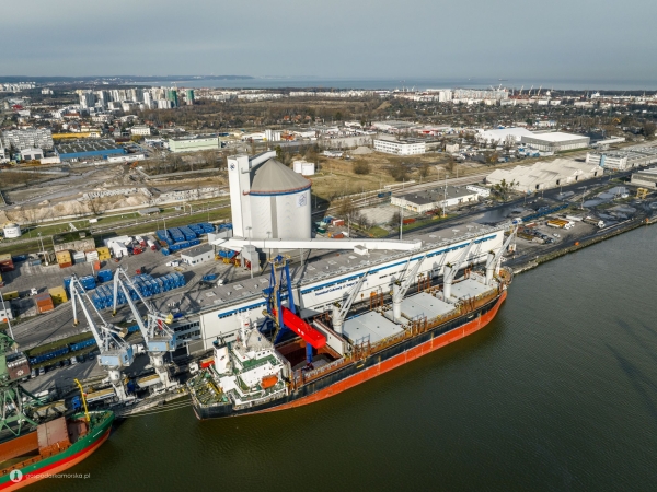 Port Gdańsk: trwa załadunek polskiego cukru-GospodarkaMorska.pl