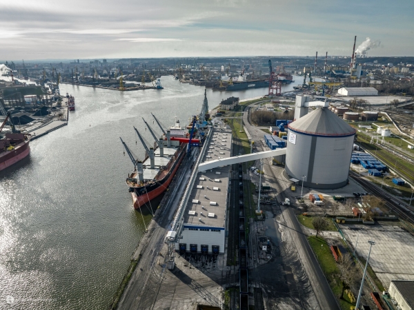 Port Gdańsk: trwa załadunek polskiego cukru-GospodarkaMorska.pl