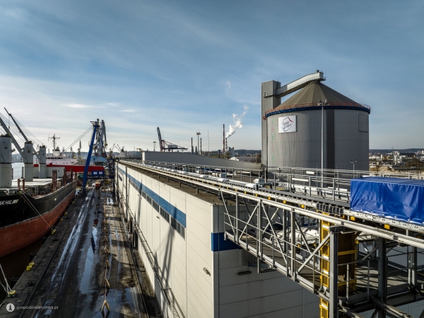 Port Gdańsk: trwa załadunek polskiego cukru-GospodarkaMorska.pl
