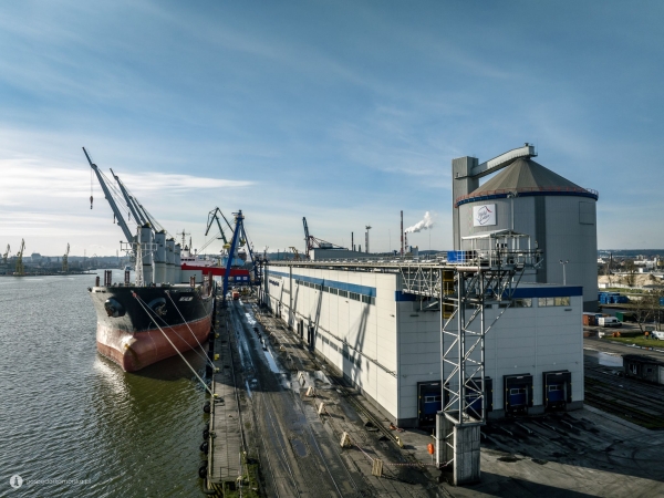 Port Gdańsk: trwa załadunek polskiego cukru-GospodarkaMorska.pl