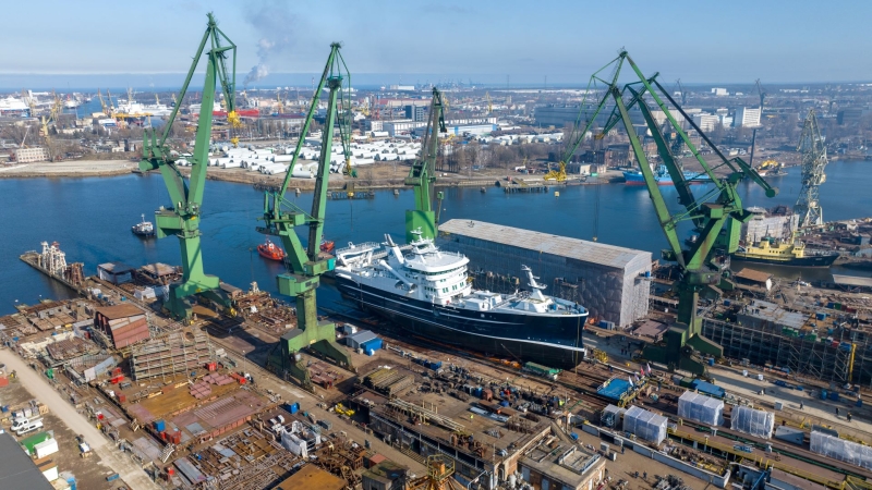 Kolejne wodowanie w Gdańsku. To drugi statek budowany przez Karstensena, który zjechał z pochylni-GospodarkaMorska.pl