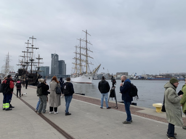 Nowy sezon dla Daru Młodzieży. Statek wypływa w kolejny rejs-GospodarkaMorska.pl