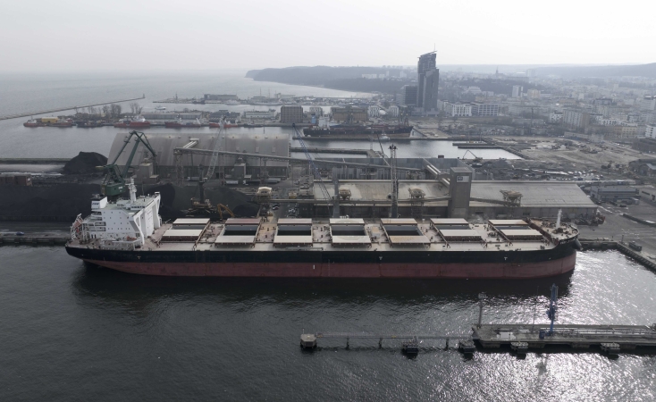 Kolos w Porcie Gdynia: rekordowy ładunek śruty sojowej w terminalu HES-GospodarkaMorska.pl