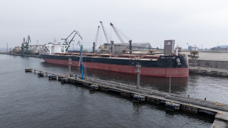 Kolos w Porcie Gdynia: rekordowy ładunek śruty sojowej w terminalu HES-GospodarkaMorska.pl