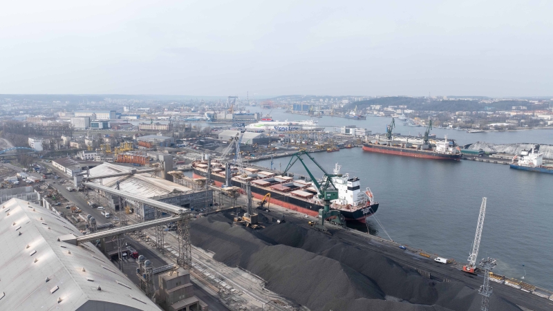 Kolos w Porcie Gdynia: rekordowy ładunek śruty sojowej w terminalu HES-GospodarkaMorska.pl