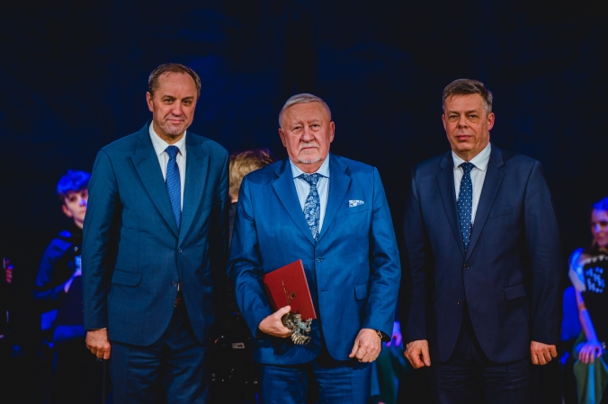 Stoczniowcy wyróżnieni przez marszałka za wkład w rozwój województwa pomorskiego-GospodarkaMorska.pl