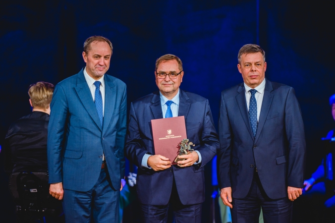 Stoczniowcy wyróżnieni przez marszałka za wkład w rozwój województwa pomorskiego-GospodarkaMorska.pl