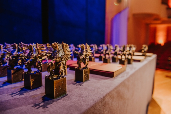 Stoczniowcy wyróżnieni przez marszałka za wkład w rozwój województwa pomorskiego-GospodarkaMorska.pl