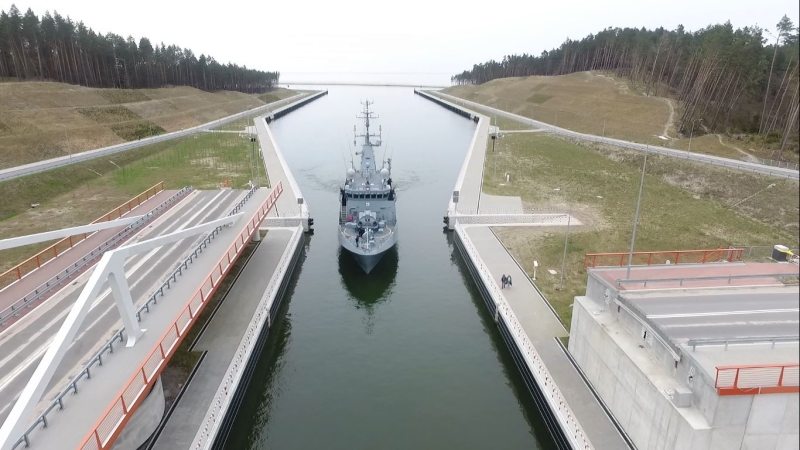 Dwa niszczyciele min na Mierzei Wiślanej. Kanał dostępny dla okrętów-GospodarkaMorska.pl