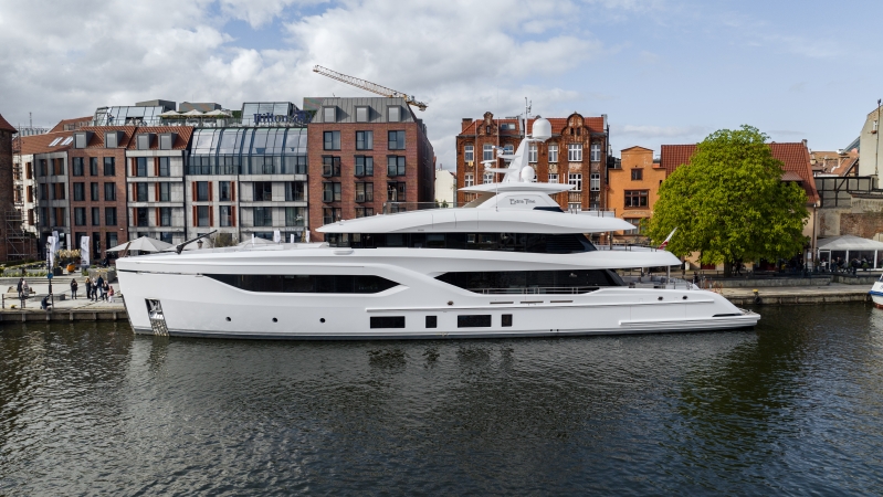 Subtelny i majestatyczny. Superjacht EXTRA TIME ochrzczony w Gdańsku-GospodarkaMorska.pl