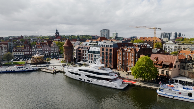 Subtelny i majestatyczny. Superjacht EXTRA TIME ochrzczony w Gdańsku-GospodarkaMorska.pl