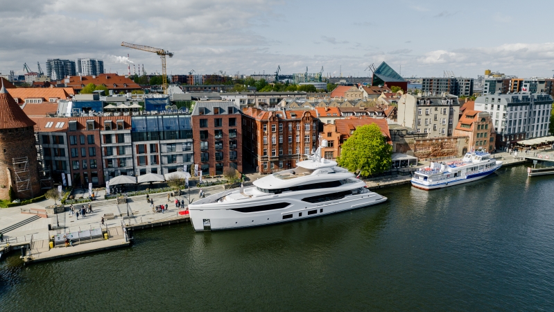 Subtelny i majestatyczny. Superjacht EXTRA TIME ochrzczony w Gdańsku-GospodarkaMorska.pl