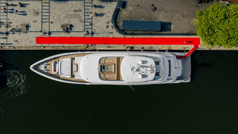 Subtelny i majestatyczny. Superjacht EXTRA TIME ochrzczony w Gdańsku-GospodarkaMorska.pl