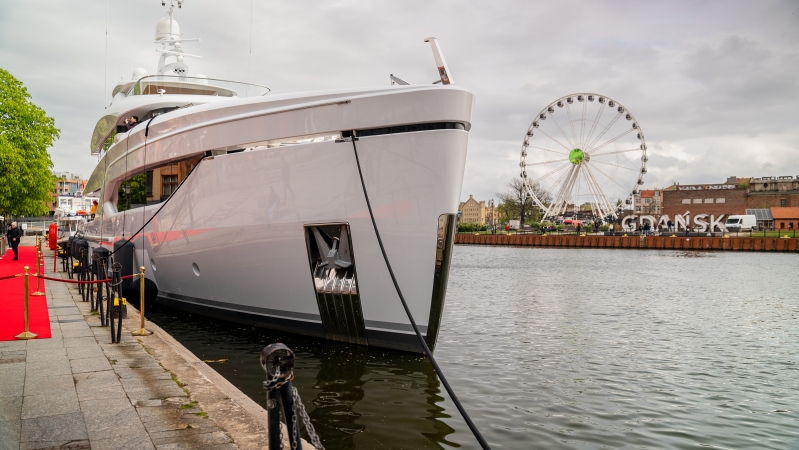 Subtelny i majestatyczny. Superjacht EXTRA TIME ochrzczony w Gdańsku-GospodarkaMorska.pl