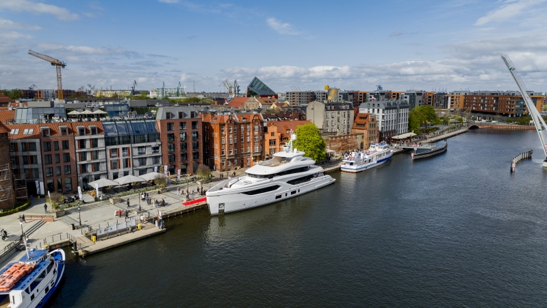 Subtelny i majestatyczny. Superjacht EXTRA TIME ochrzczony w Gdańsku-GospodarkaMorska.pl
