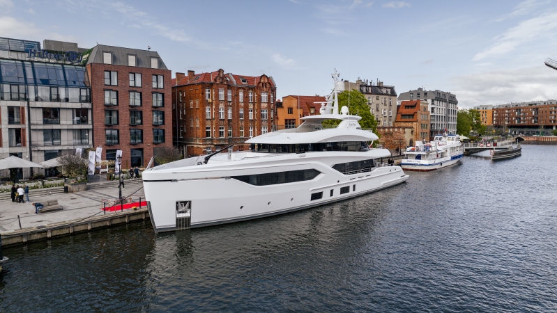 Subtelny i majestatyczny. Superjacht EXTRA TIME ochrzczony w Gdańsku-GospodarkaMorska.pl