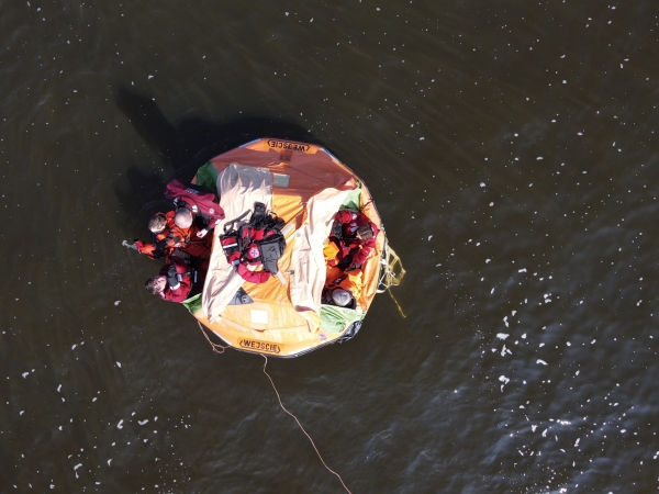 Jak przetrwać i ratować na morzu? Ćwiczenia i badania na Bałtyku z udziałem studentów i pracowników uczelni morskich-GospodarkaMorska.pl