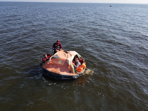 Jak przetrwać i ratować na morzu? Ćwiczenia i badania na Bałtyku z udziałem studentów i pracowników uczelni morskich-GospodarkaMorska.pl