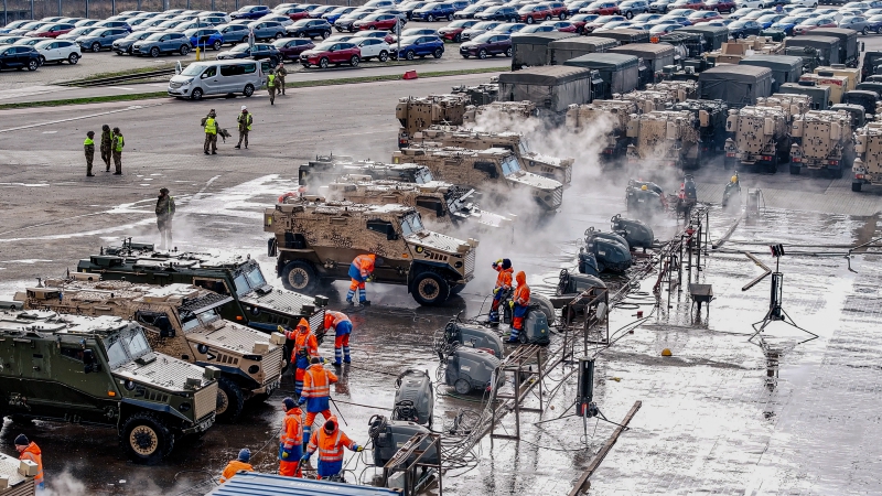 700 brytyjskich pojazdów wojskowych odpłynęło z terminalu w Porcie Gdańsk-GospodarkaMorska.pl