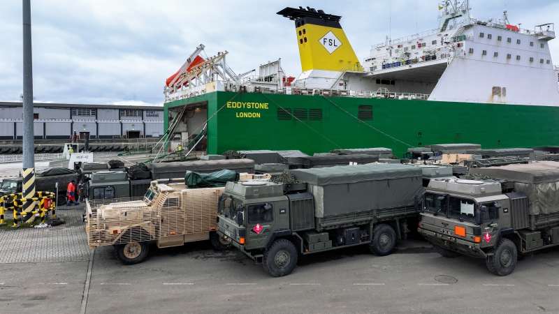 700 brytyjskich pojazdów wojskowych odpłynęło z terminalu w Porcie Gdańsk-GospodarkaMorska.pl