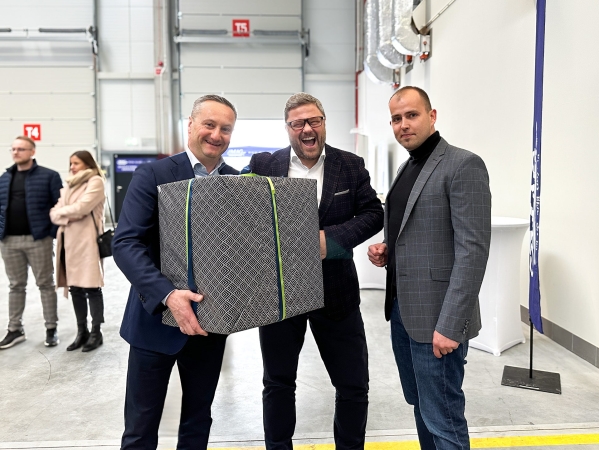 Logistyka i hokej pod jednym dachem. Nowy Magazyn MAG w Gdańsku otwarty-GospodarkaMorska.pl