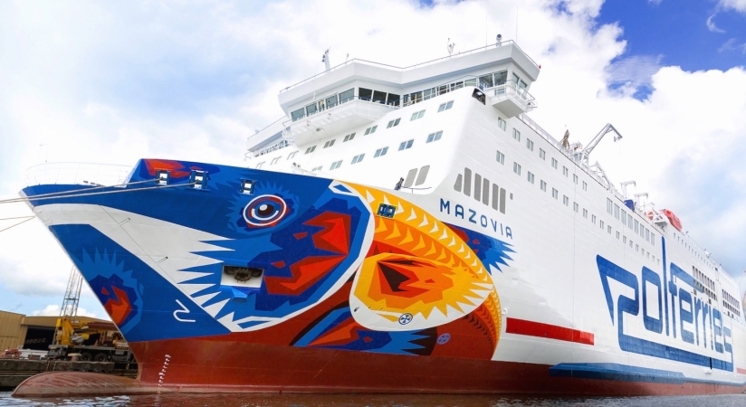 Prom Mazovia z kolorowym dziobem-GospodarkaMorska.pl