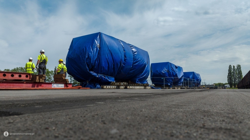 Port Gdańsk. Generatory GE popłynęły do Azji-GospodarkaMorska.pl