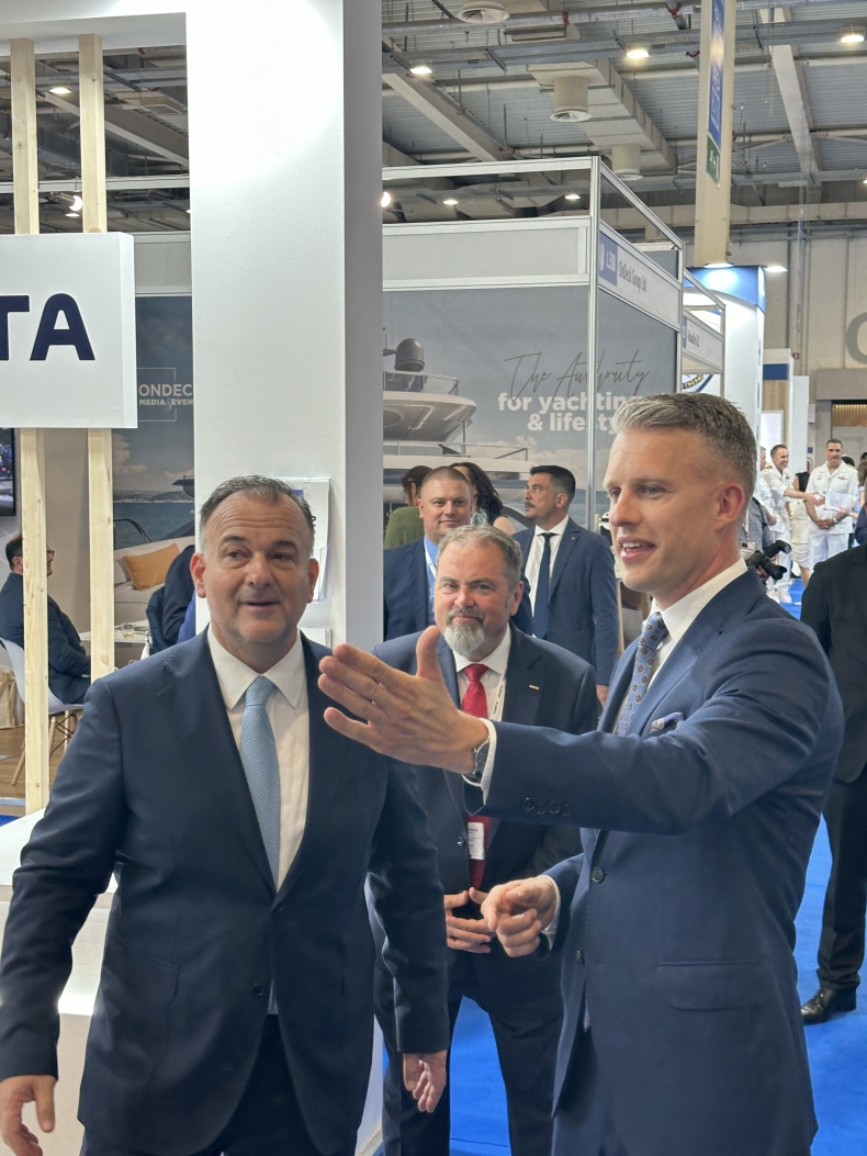 Arkadiusz Marchewka otwiera polski pawilon na targach morskich Posidonia w Grecji-GospodarkaMorska.pl