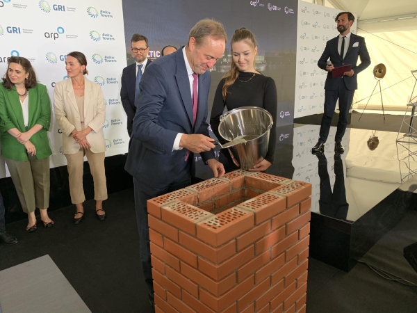 Wmurowanie kamienia węgielnego pod budowę fabryki morskich wież wiatrowych Baltic Towers-GospodarkaMorska.pl