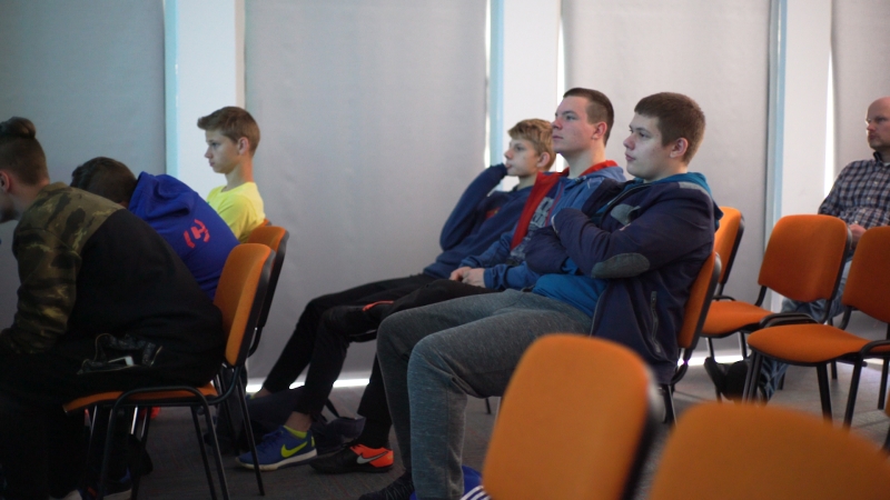 Odkrywamy gdyńskie stocznie gimnazjalistom-GospodarkaMorska.pl