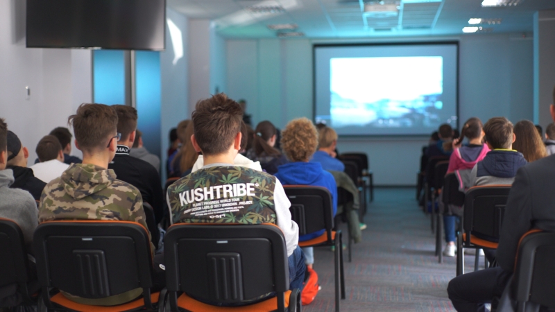 Odkrywamy gdyńskie stocznie gimnazjalistom-GospodarkaMorska.pl