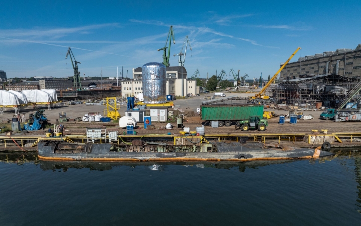 Koniec byłego ORP Kondor. Trwa złomowanie okrętu podwodnego [ZDJĘCIA, WIDEO]-GospodarkaMorska.pl