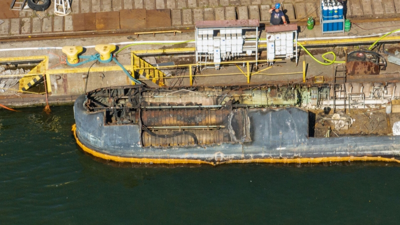 Koniec byłego ORP Kondor. Trwa złomowanie okrętu podwodnego [ZDJĘCIA, WIDEO]-GospodarkaMorska.pl