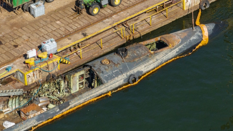 Koniec byłego ORP Kondor. Trwa złomowanie okrętu podwodnego [ZDJĘCIA, WIDEO]-GospodarkaMorska.pl