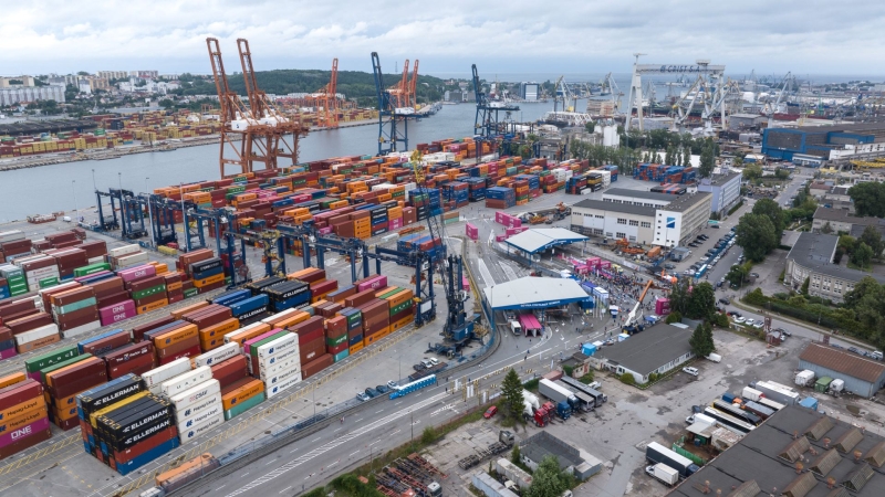 Charytatywny bieg wśród kontenerów. Za nami ONE Terminal RUN Hutchison Ports Gdynia 2024-GospodarkaMorska.pl