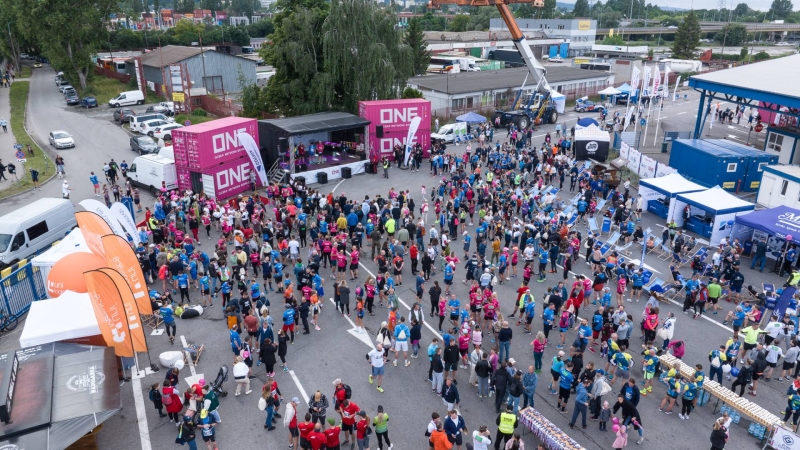 Charytatywny bieg wśród kontenerów. Za nami ONE Terminal RUN Hutchison Ports Gdynia 2024-GospodarkaMorska.pl