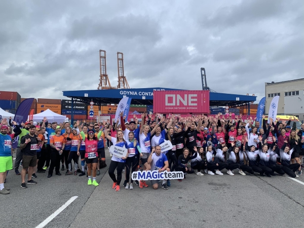 Charytatywny bieg wśród kontenerów. Za nami ONE Terminal RUN Hutchison Ports Gdynia 2024-GospodarkaMorska.pl