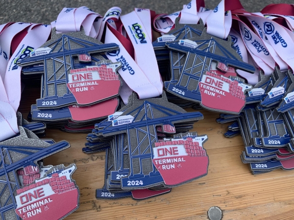 Charytatywny bieg wśród kontenerów. Za nami ONE Terminal RUN Hutchison Ports Gdynia 2024-GospodarkaMorska.pl
