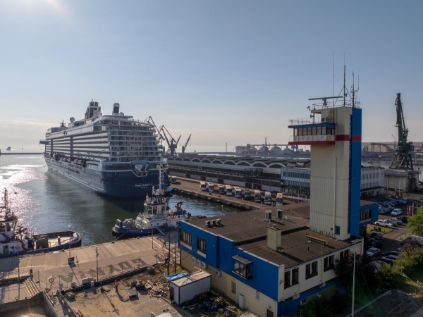 Mein Shiff 1 z kolejną wizytą w Gdyni-GospodarkaMorska.pl