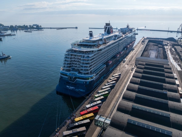 Mein Shiff 1 z kolejną wizytą w Gdyni-GospodarkaMorska.pl