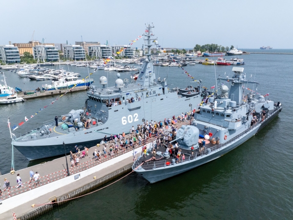 Święto Marynarki Wojennej. Zwiedzanie okrętu podwodnego ORP Orzeł i wiele innych atrakcji [ZDJĘCIA]-GospodarkaMorska.pl