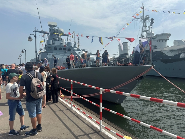 Święto Marynarki Wojennej. Zwiedzanie okrętu podwodnego ORP Orzeł i wiele innych atrakcji [ZDJĘCIA]-GospodarkaMorska.pl
