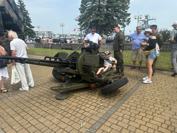 Święto Marynarki Wojennej. Zwiedzanie okrętu podwodnego ORP Orzeł i wiele innych atrakcji [ZDJĘCIA]-GospodarkaMorska.pl