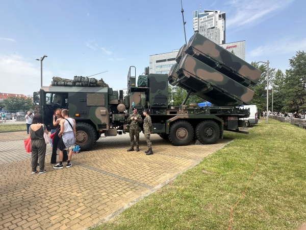 Święto Marynarki Wojennej. Zwiedzanie okrętu podwodnego ORP Orzeł i wiele innych atrakcji [ZDJĘCIA]-GospodarkaMorska.pl