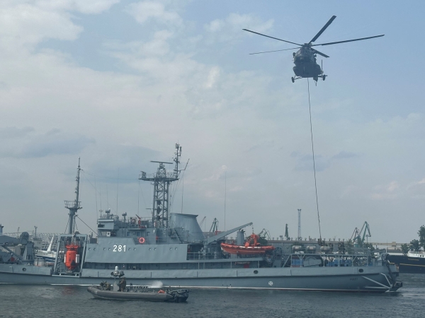 Święto Marynarki Wojennej. Zwiedzanie okrętu podwodnego ORP Orzeł i wiele innych atrakcji [ZDJĘCIA]-GospodarkaMorska.pl