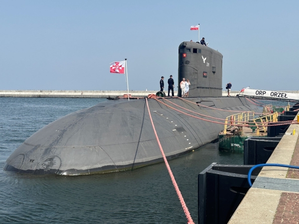 Święto Marynarki Wojennej. Zwiedzanie okrętu podwodnego ORP Orzeł i wiele innych atrakcji [ZDJĘCIA]-GospodarkaMorska.pl